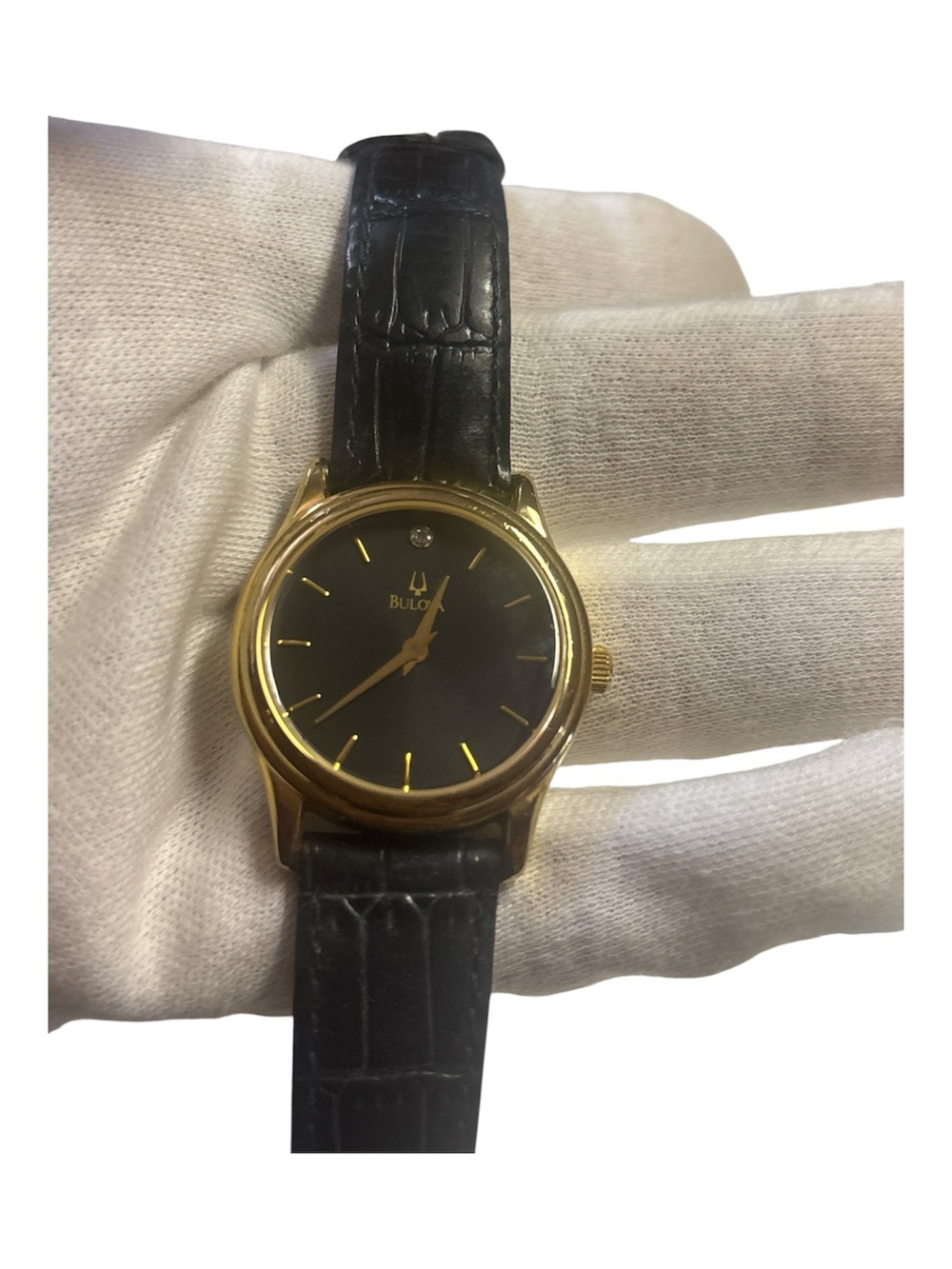 Vintage Bulova watch black leather straps Date